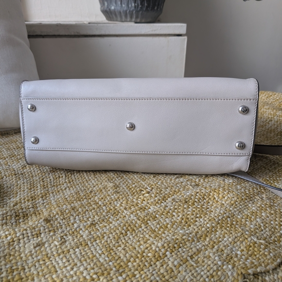 Elegant Beige Peekaboo Style Leather Handbag - Picture 8 of 13